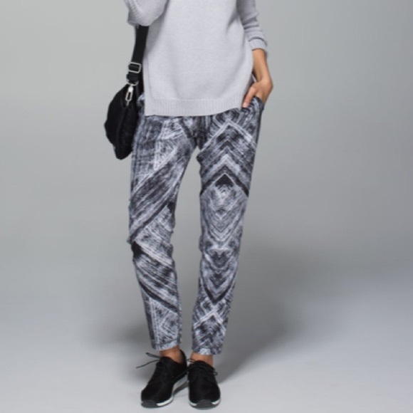 Lululemon Namaskar Pant II in Heat Wave White Black - Picture 3 of 11